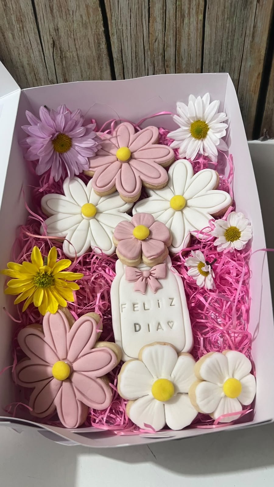 Galletas decoradas con flores y mensajes personalizados